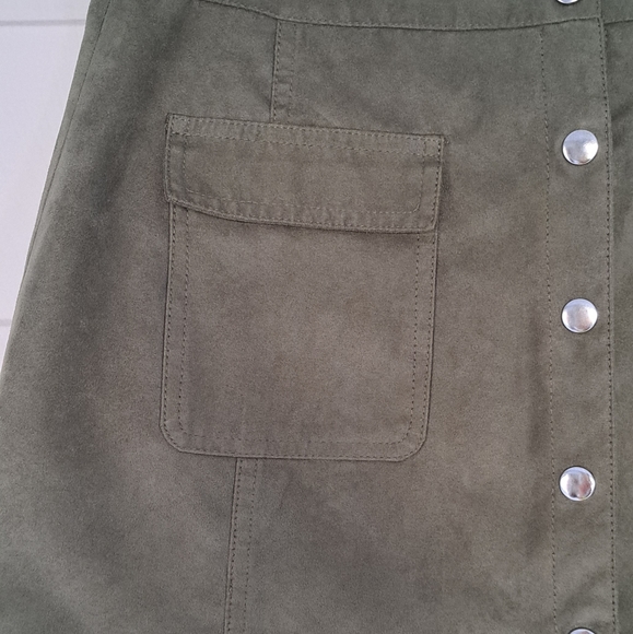 I love Ronson olive green mini skirt. Size M. - Picture 3 of 9